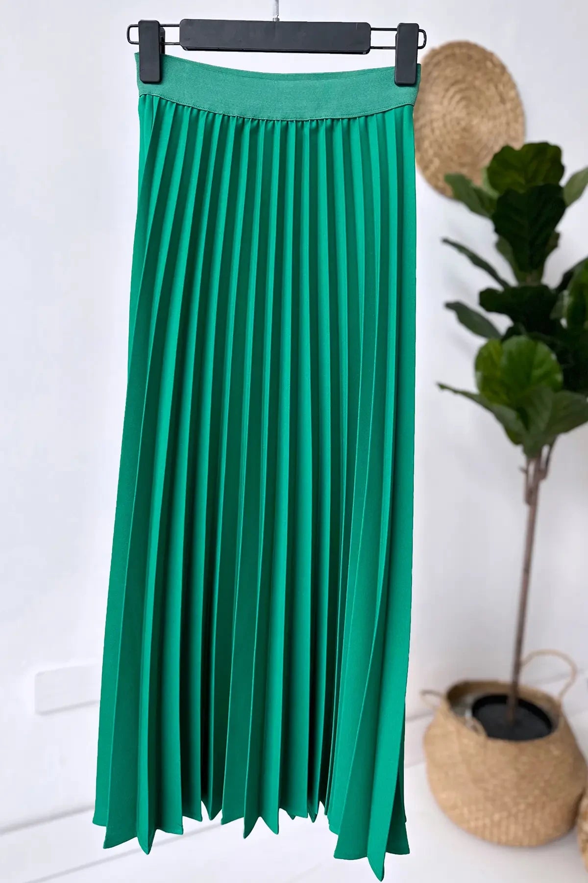 Green pleated 2024 skirt 80