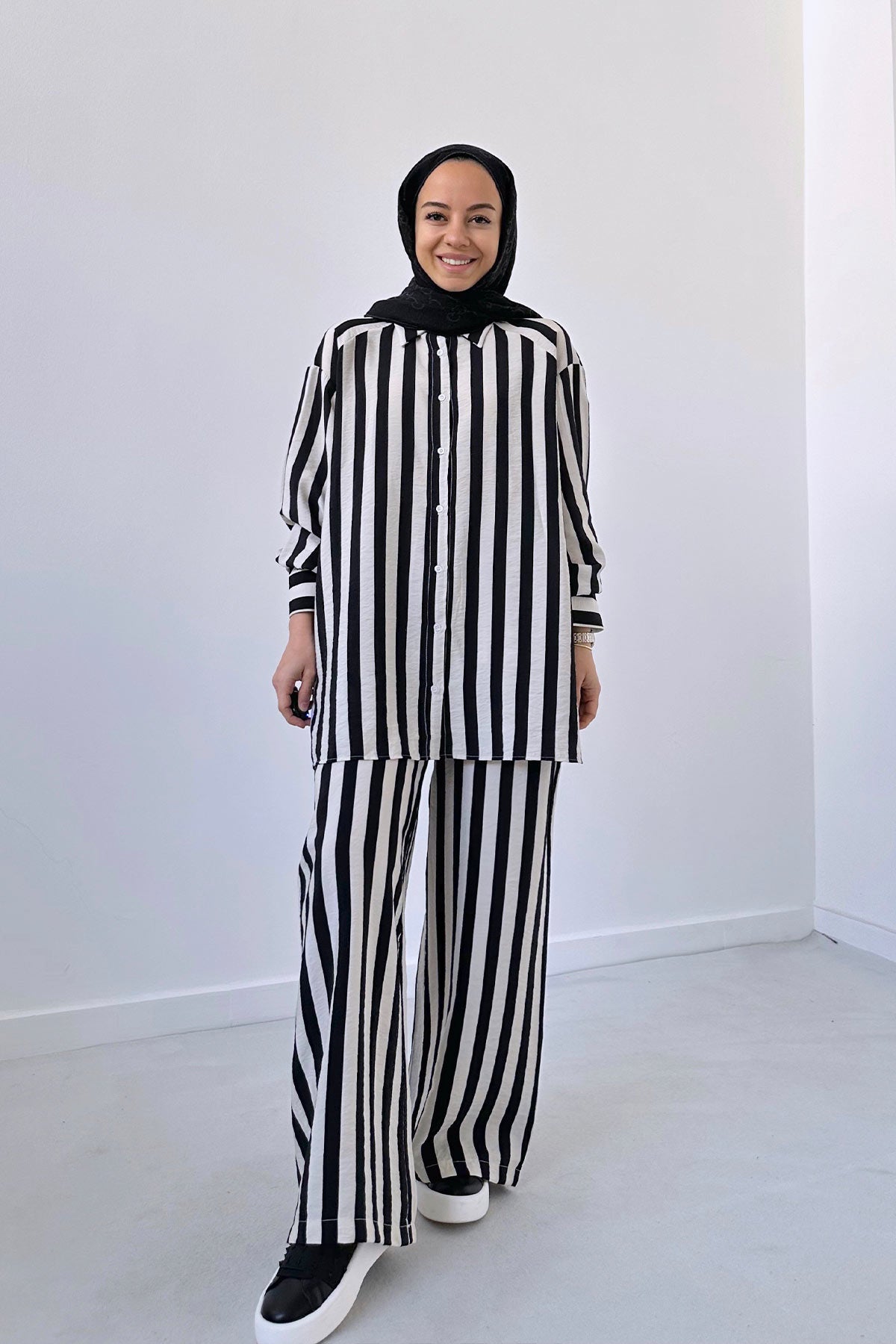 Side Slit Shirt & Pants Striped Suit - Black/White