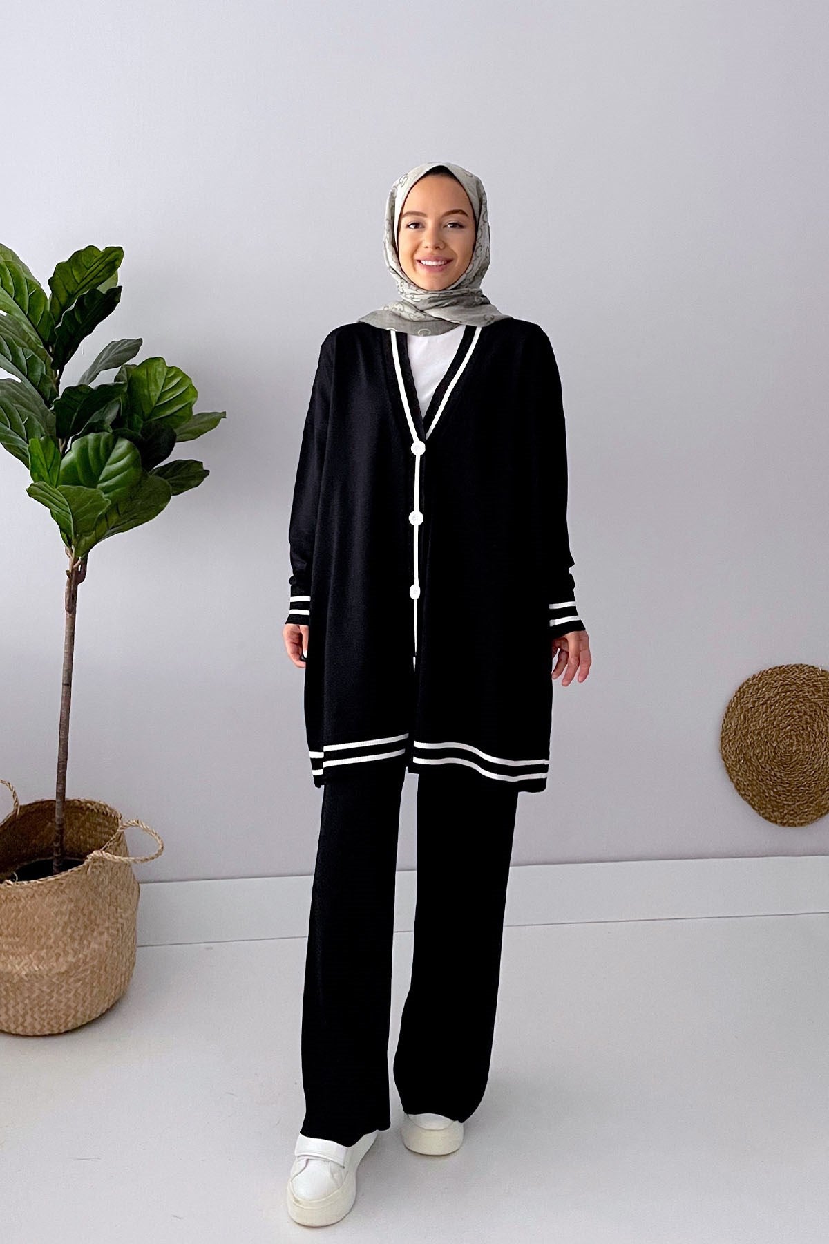 Mercerized Cardigan & Trouser Suit - Black