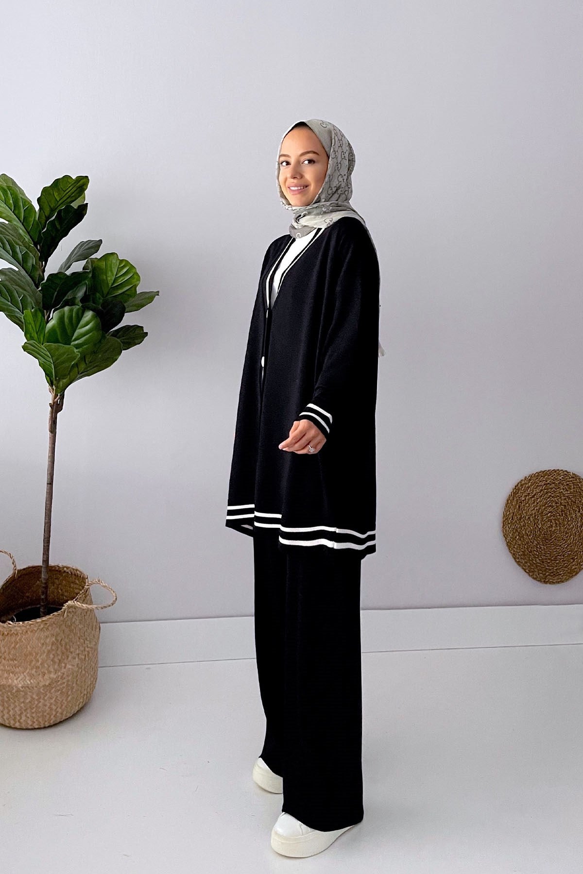 Mercerized Cardigan & Trouser Suit - Black