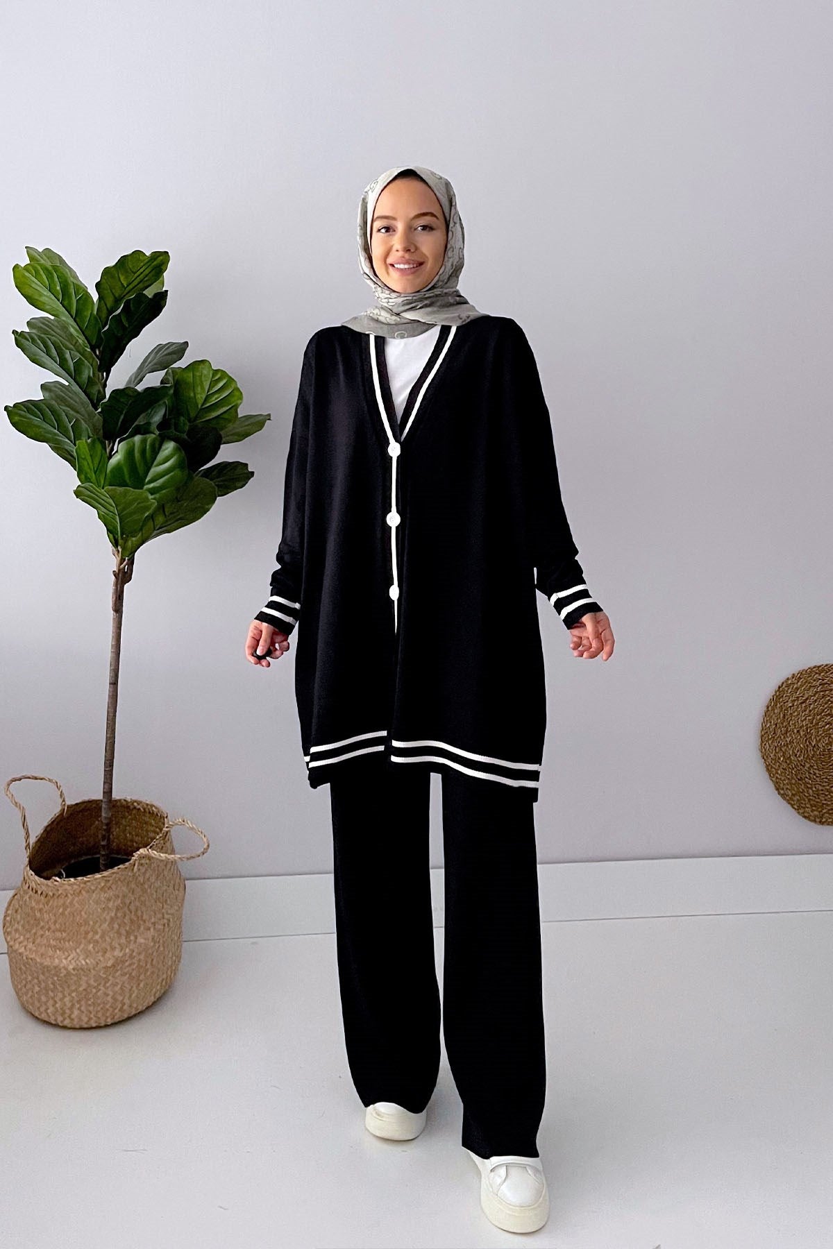 Mercerized Cardigan & Trouser Suit - Black