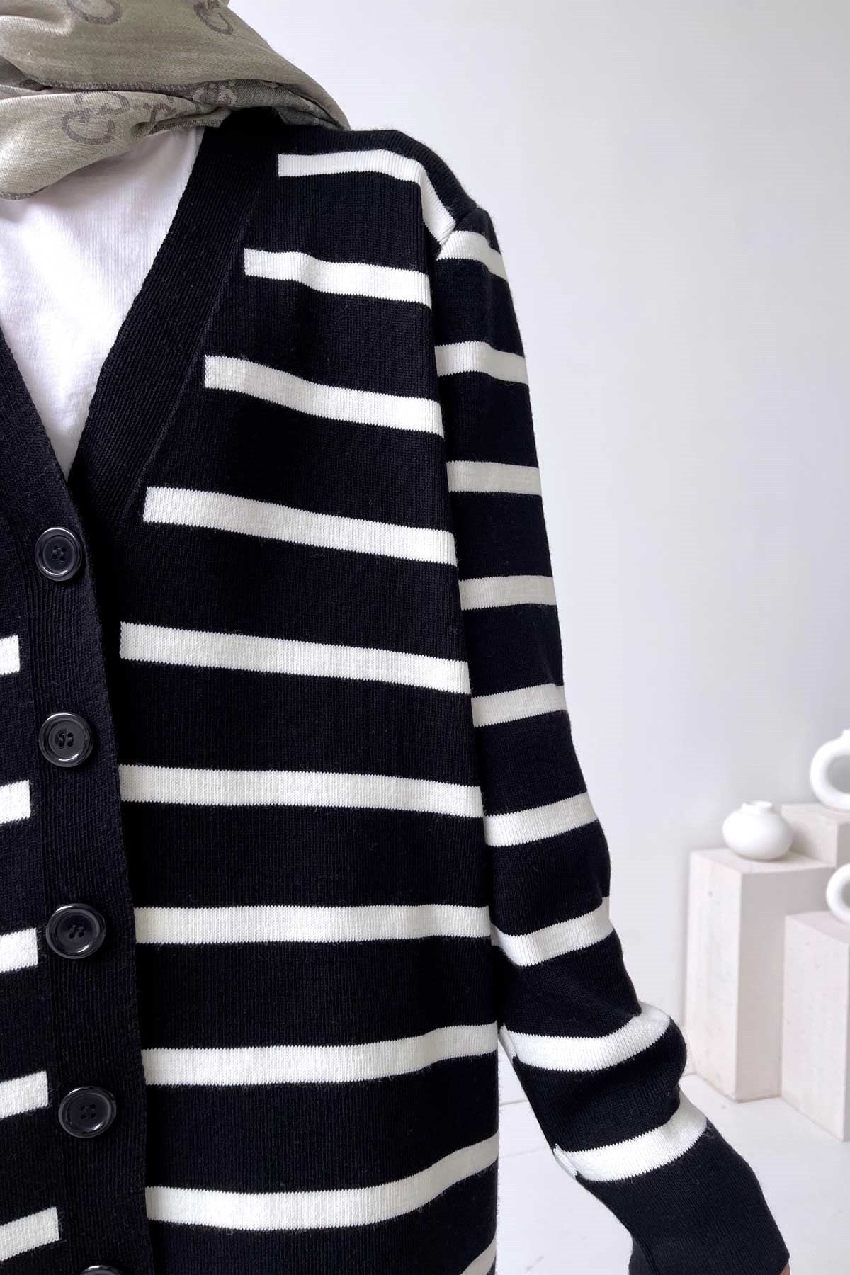 Striped Long Button Knitwear Cardigan - Black