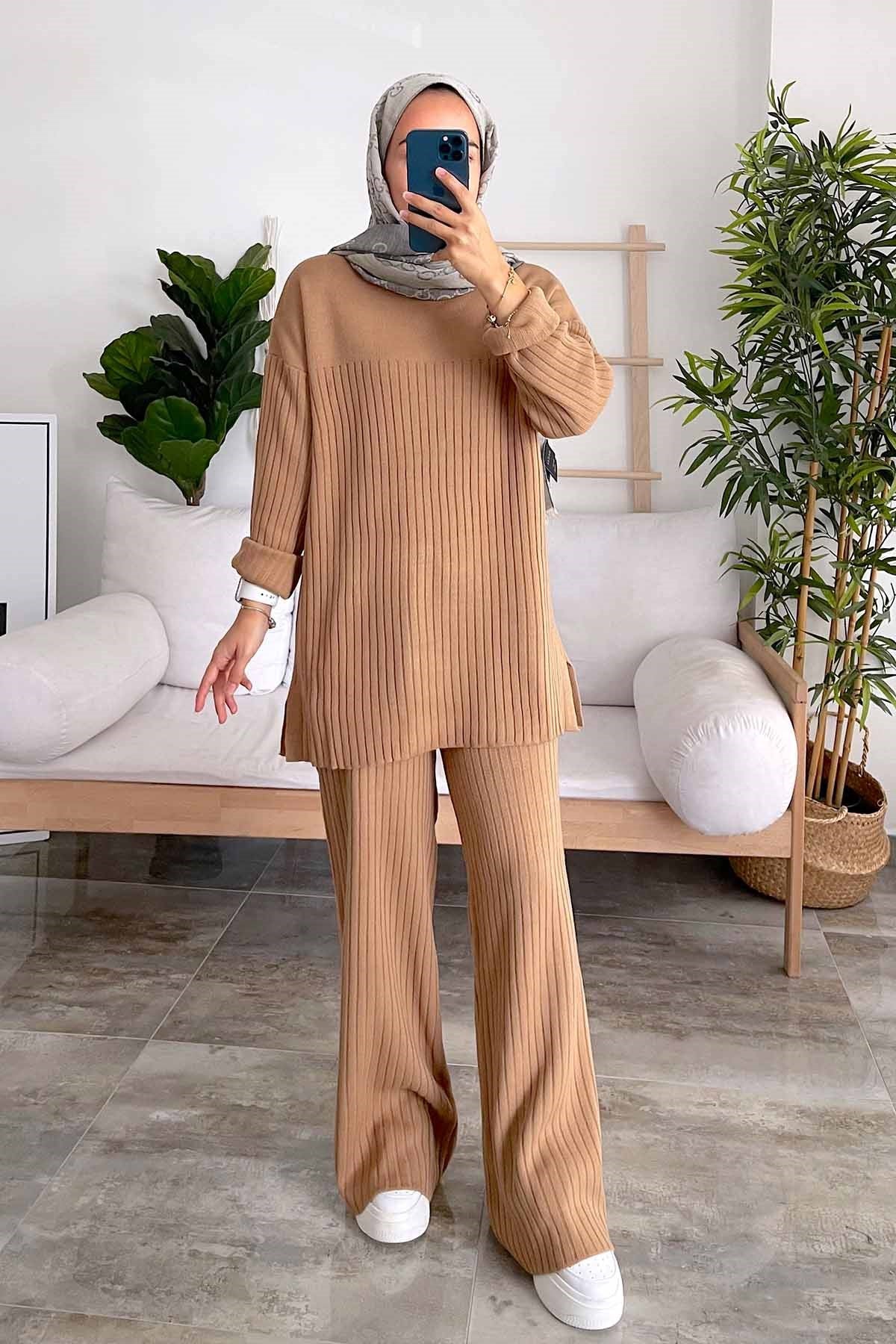 KH Wick Knitwear Suit - Camel