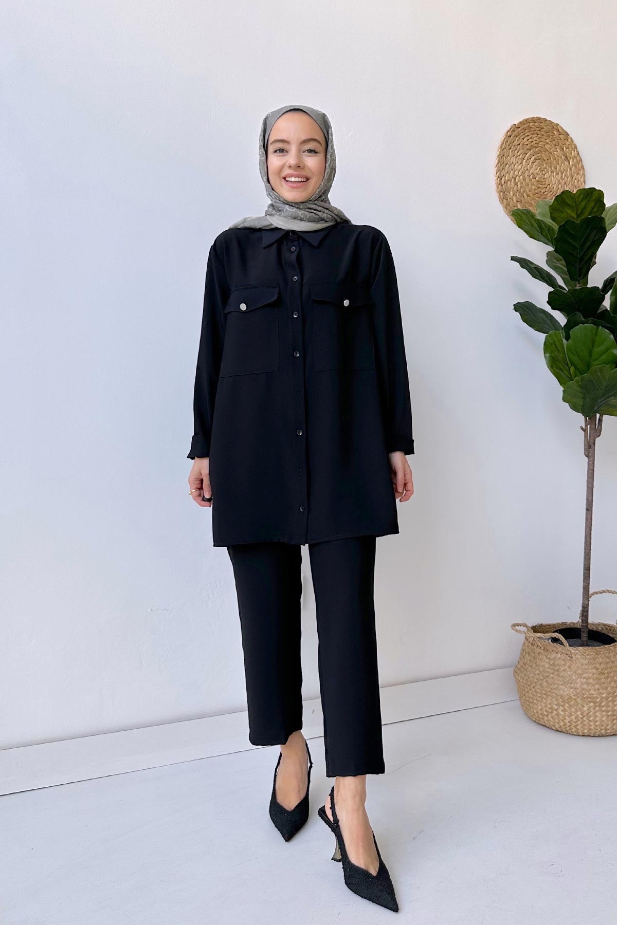 Double Pocket Crepe Suit - Black